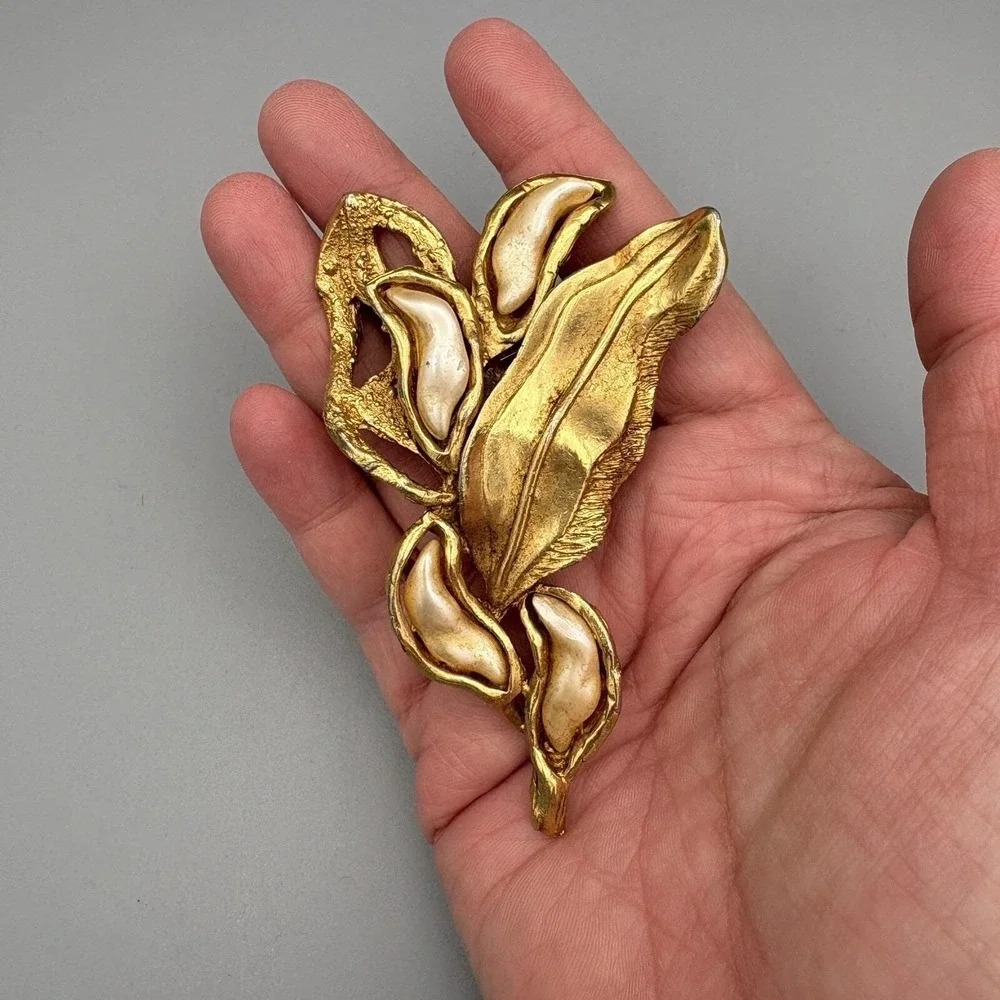 Trifari vintage crown